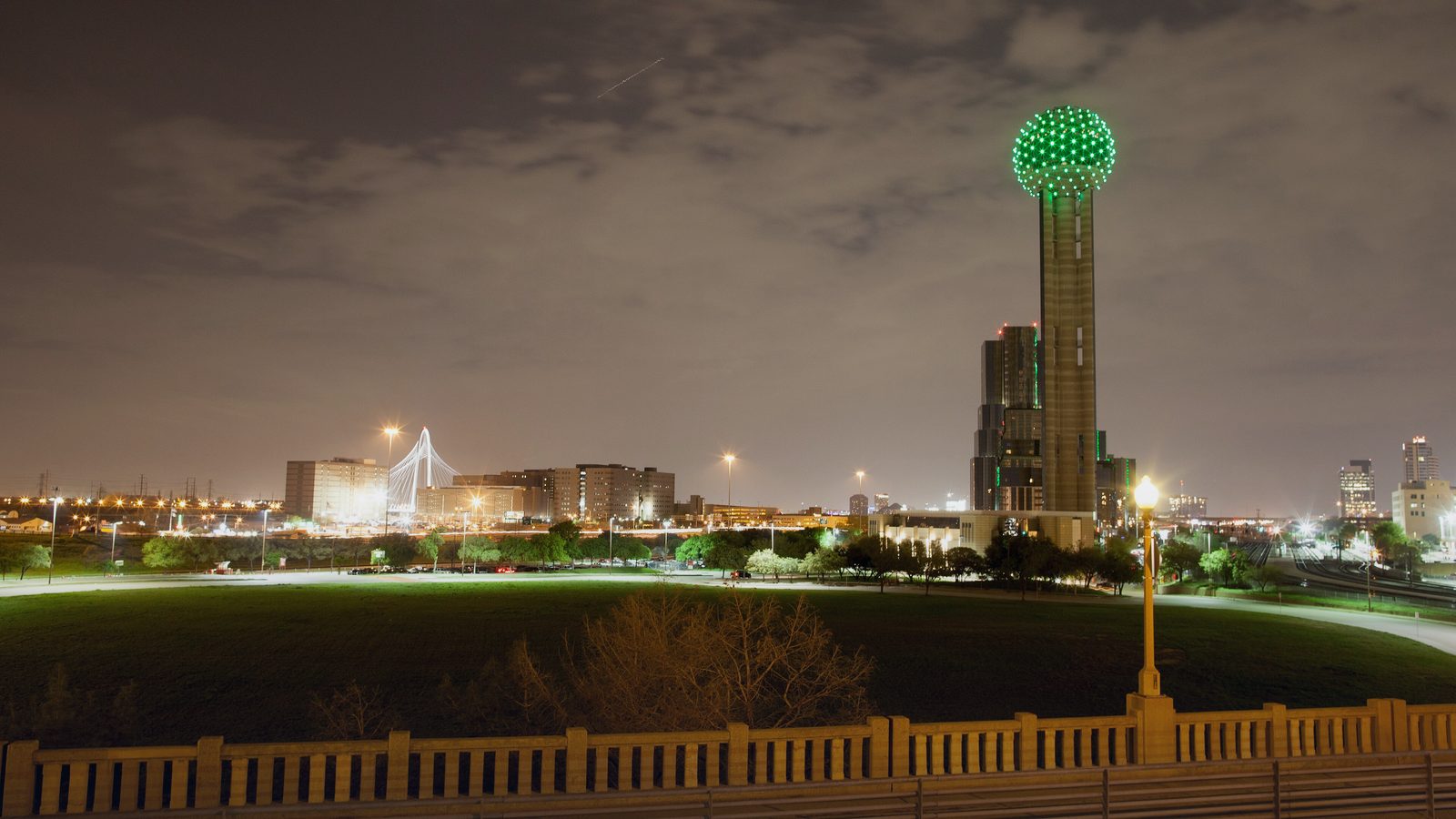 Reunion Tower and the Dallas skyline at night