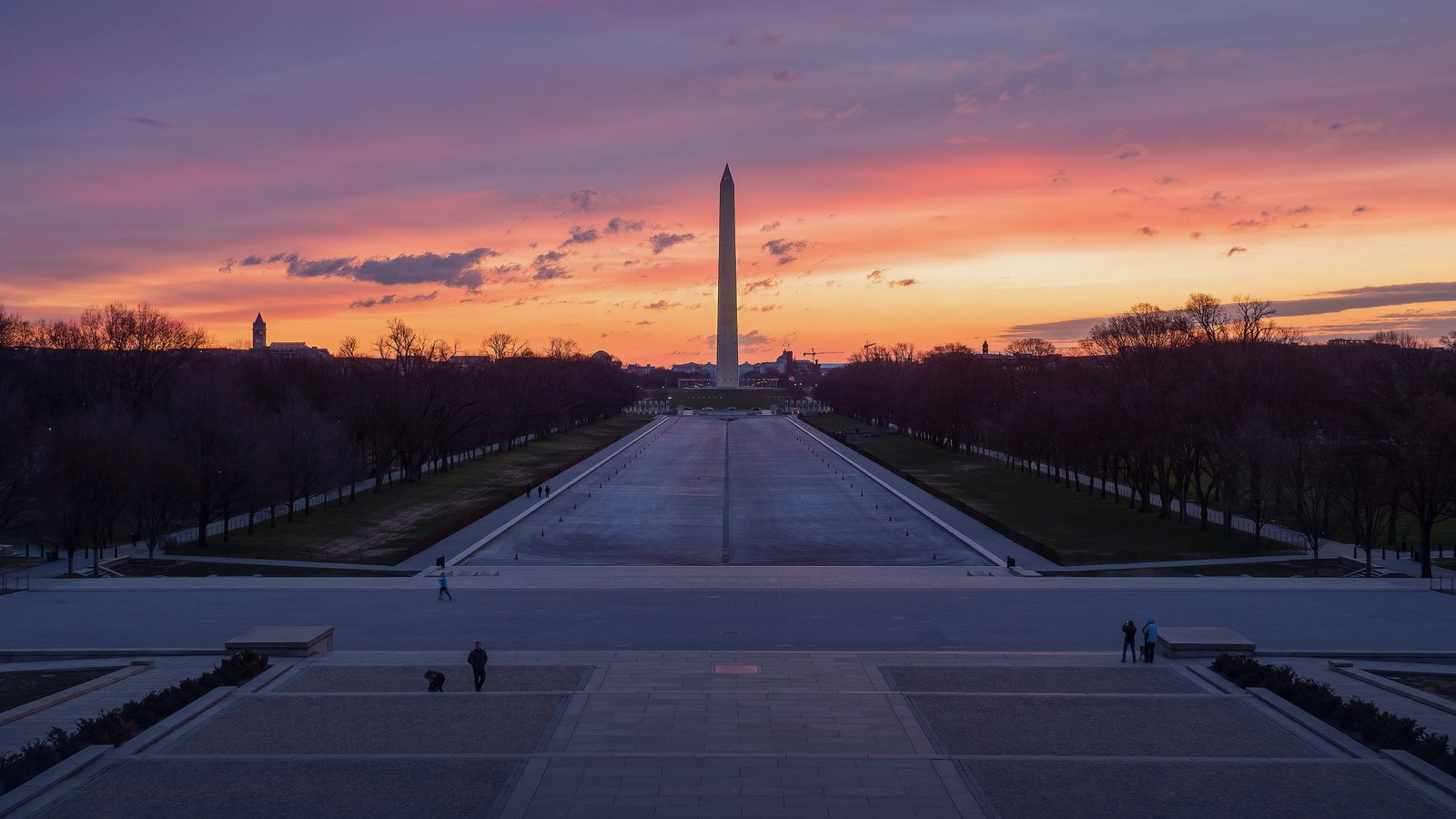 The Washington Monument at sunrise, seen from the Lincoln Memorial